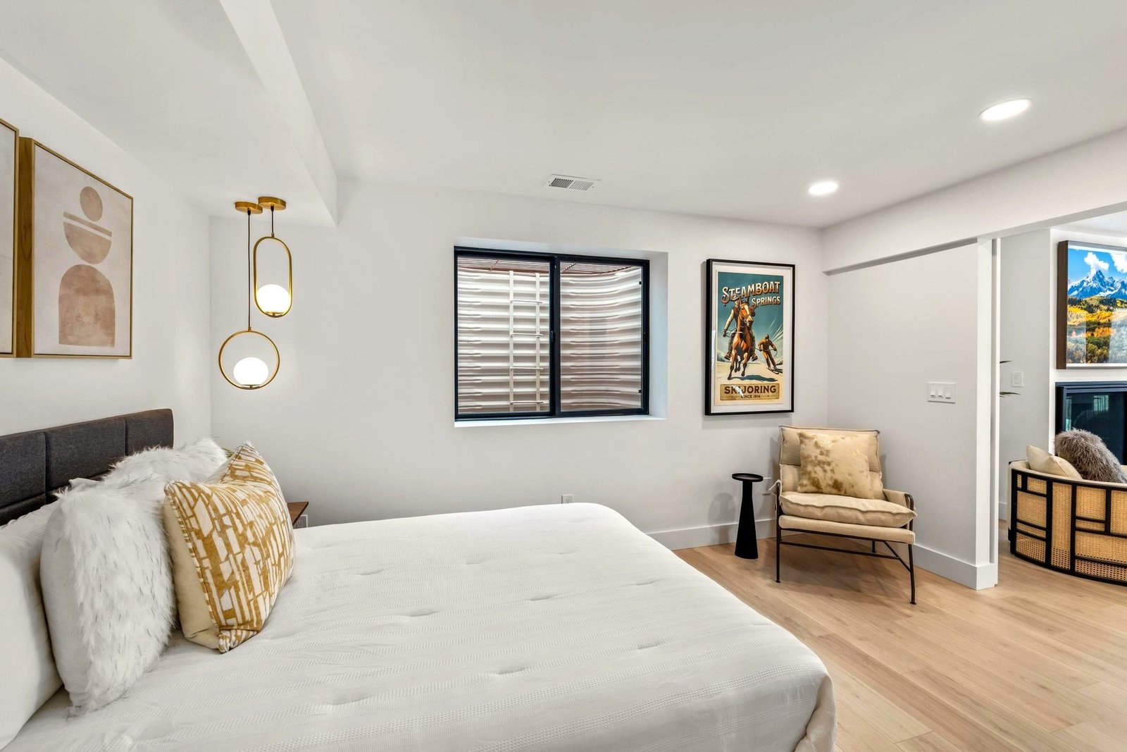 Second Vistas bedroom with contemporary mountain furnishings
