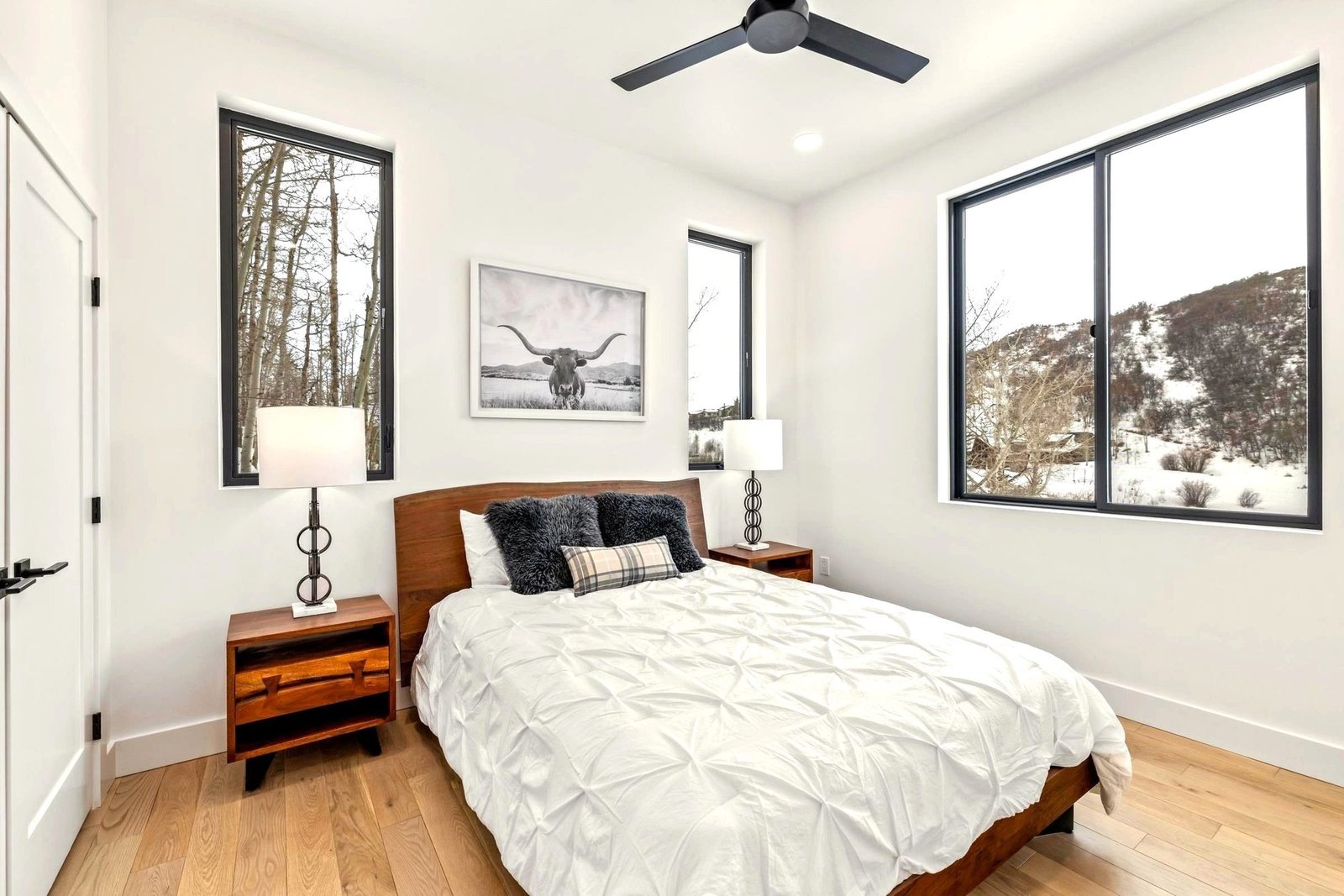 Third Vistas bedroom with contemporary mountain furnishings