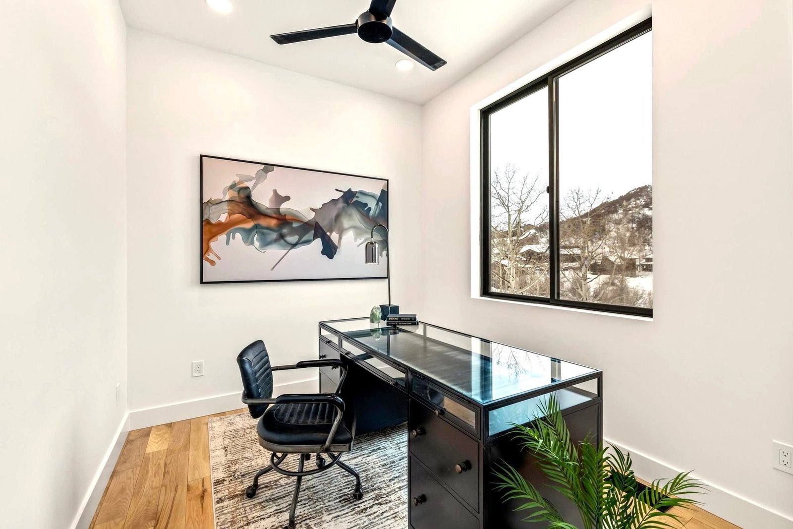 Dedicated office and workspace inside Vistas